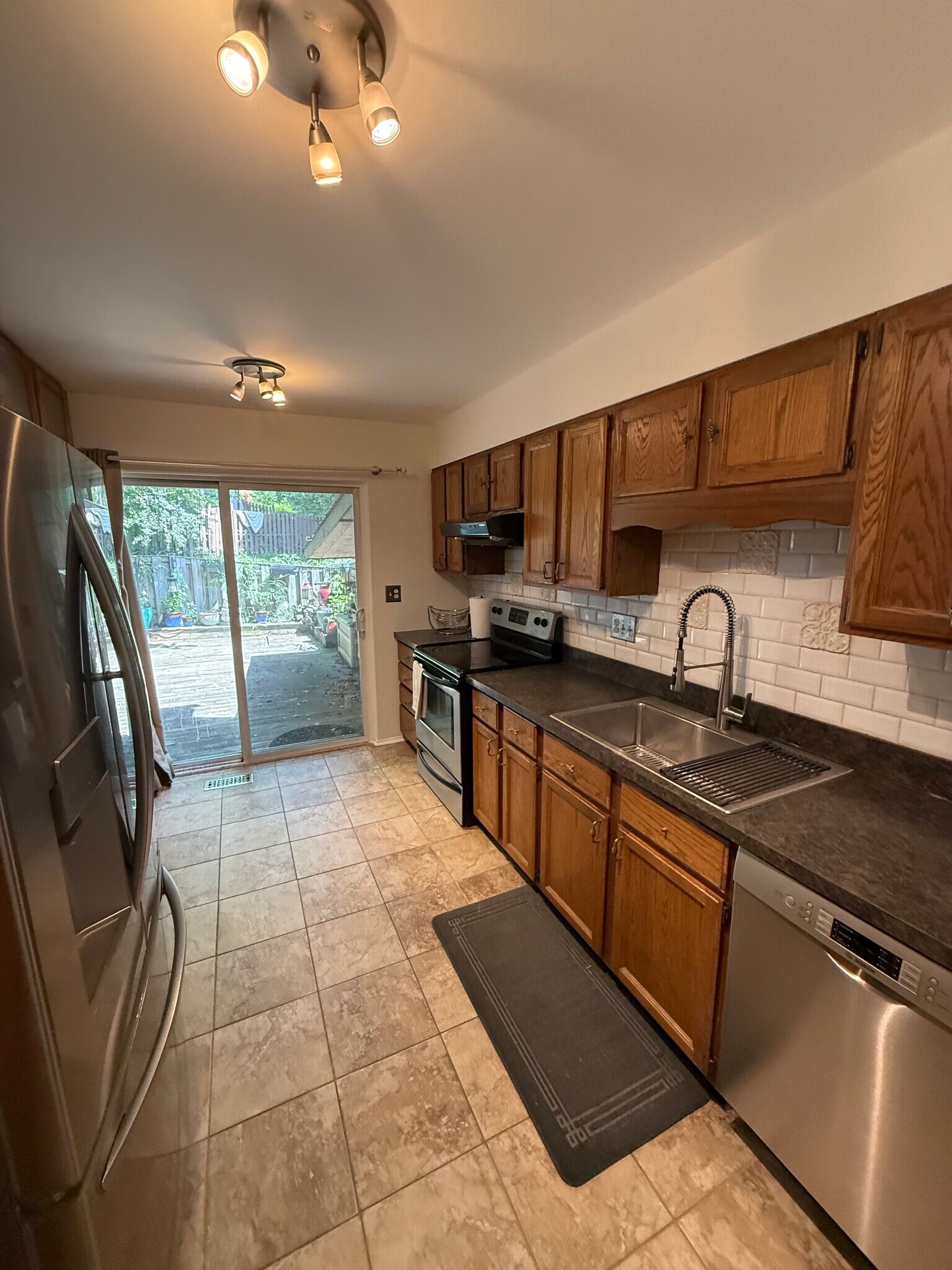 Renovated kitchen - 3307 Webley Ct