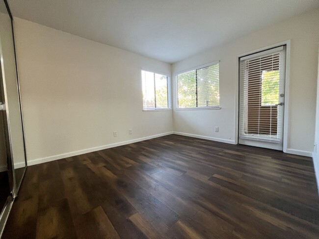 Building Photo - Renovated Fremont 2 Bed / 1 Bath Condo wit...