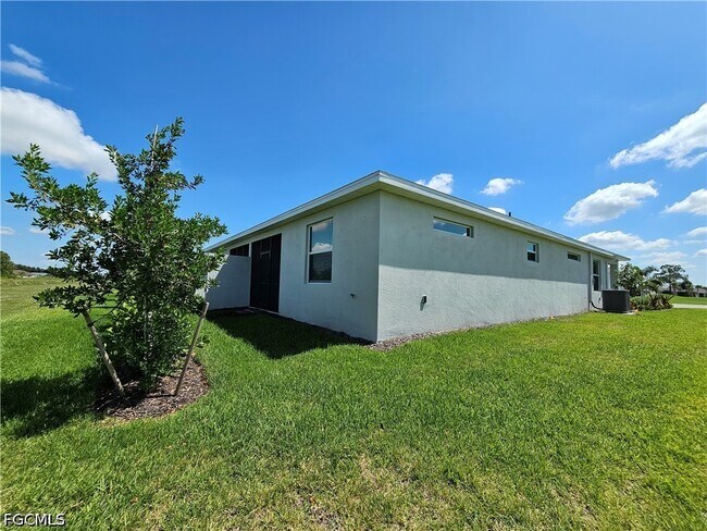 Building Photo - 20501 Hazelnut Ct S