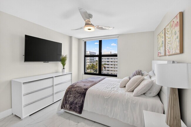 Building Photo - 3115 S Ocean Blvd