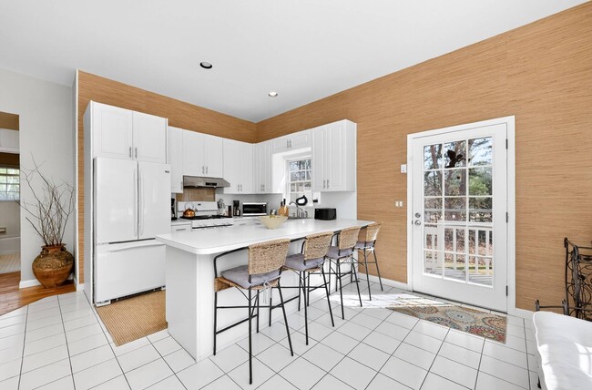 Building Photo - 150 Talmage Farm Ln