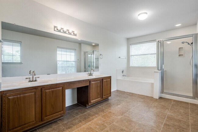 Building Photo - 114 Feathergrass Dr