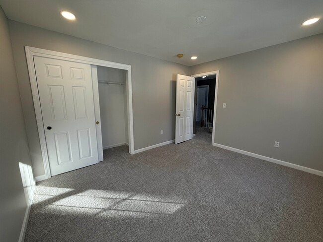 Building Photo - 149 Tinker Rd