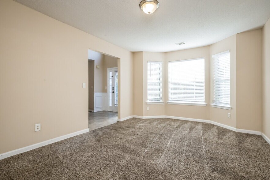 Building Photo - 369 Kentwood Springs Dr