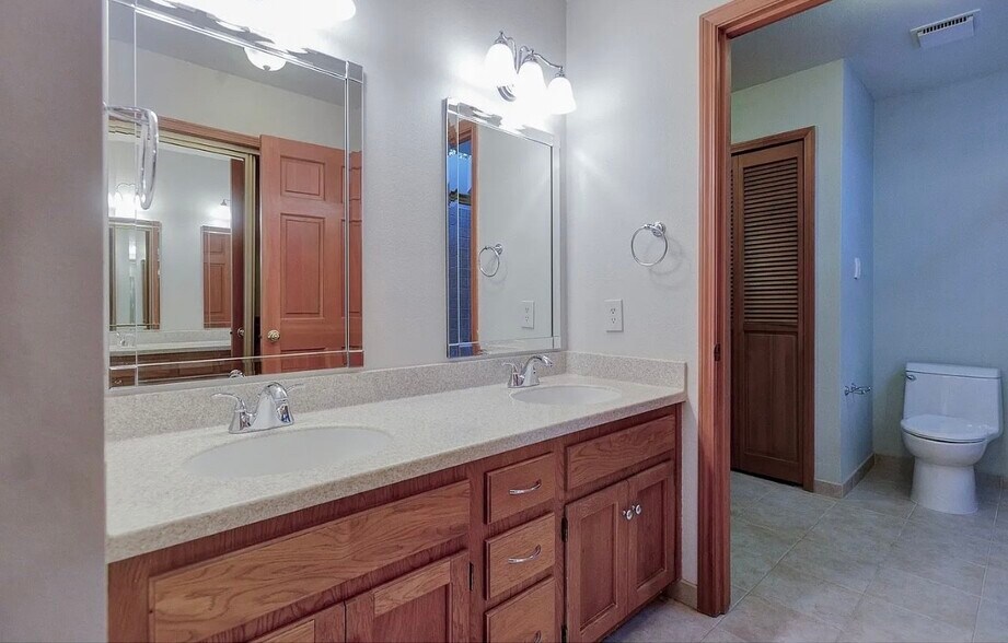Building Photo - 15252 Boones Way