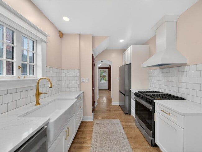 Building Photo - 4024 20th St NE