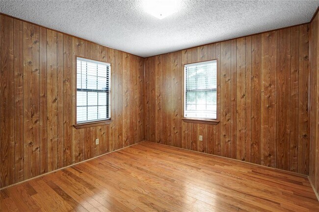 Building Photo - 22855 E Martin Dr