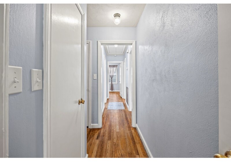 Building Photo - 3308 Kelwin Ave