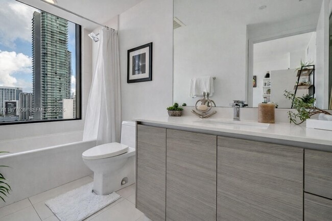 Building Photo - 460 NE 28th St