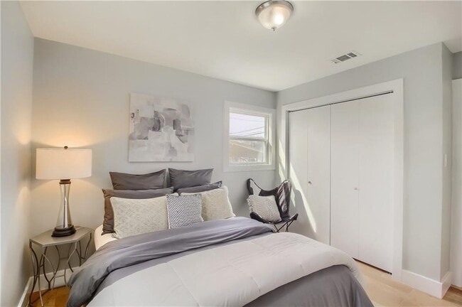 Building Photo - 1805 Rhodes Rd