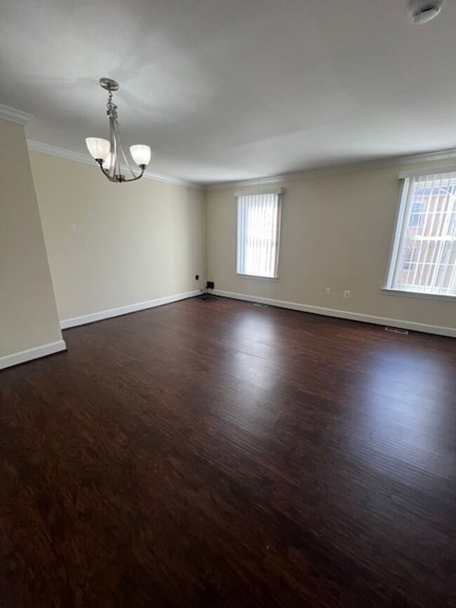 Building Photo - 3 LEVEL TOWNHOME IN GUNNERS LAKE VILLAGE