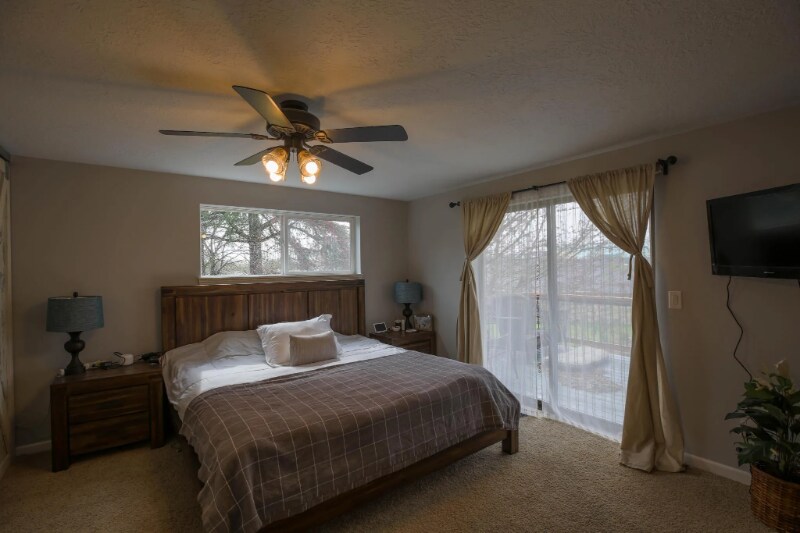 Building Photo - 1555 SW Gilson Ct