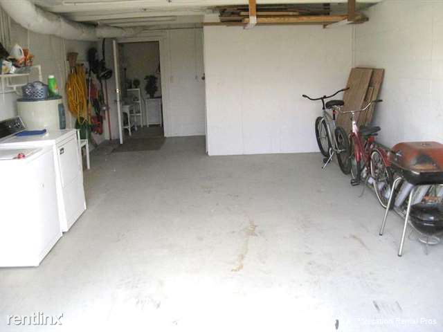 Building Photo - 3199 N Oceanshore Blvd