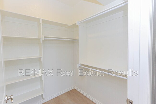 Building Photo - 1401 SW Poigai Wy