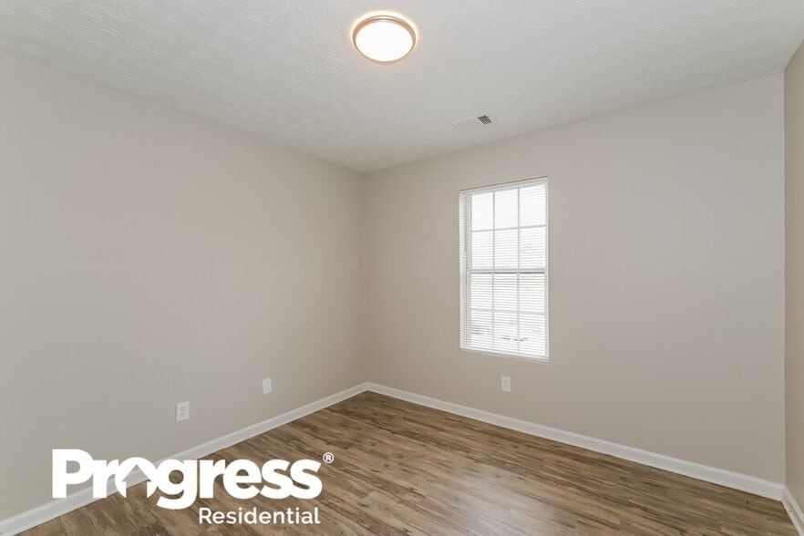 Building Photo - 458 Old Tree Dr