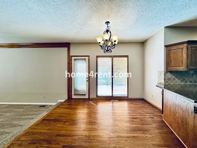 Building Photo - Beautiful, Spacious Home w/ Open Floor Pla...