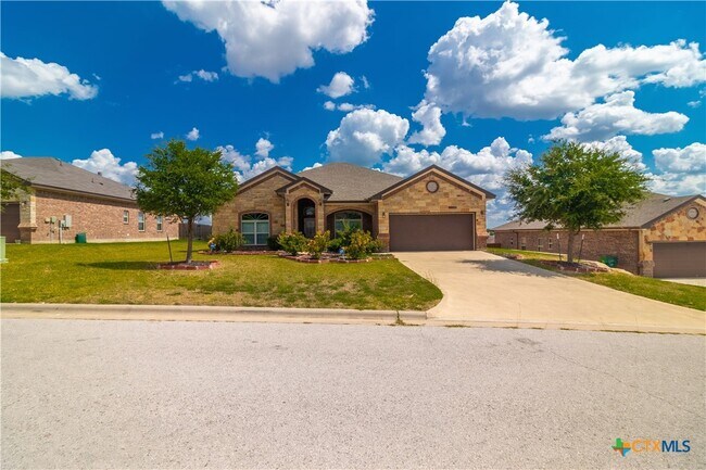 Building Photo - 2033 Catkins Ln