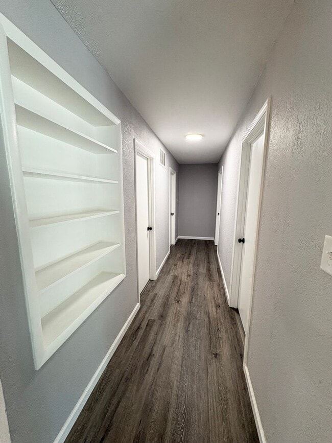 Building Photo - Spacious & Updated 4 Bedroom Home!