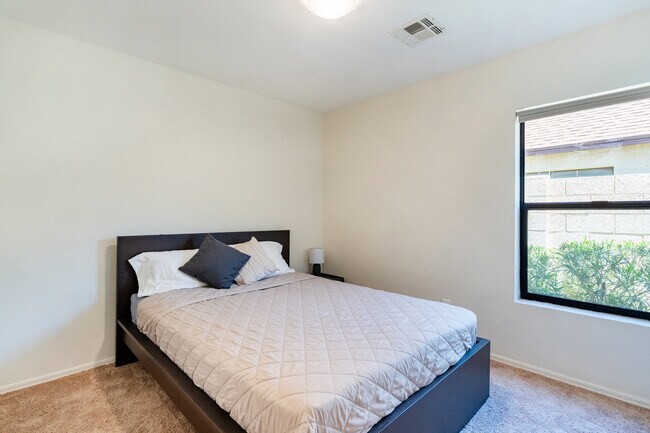 Building Photo - 4113 W Cielo Grande