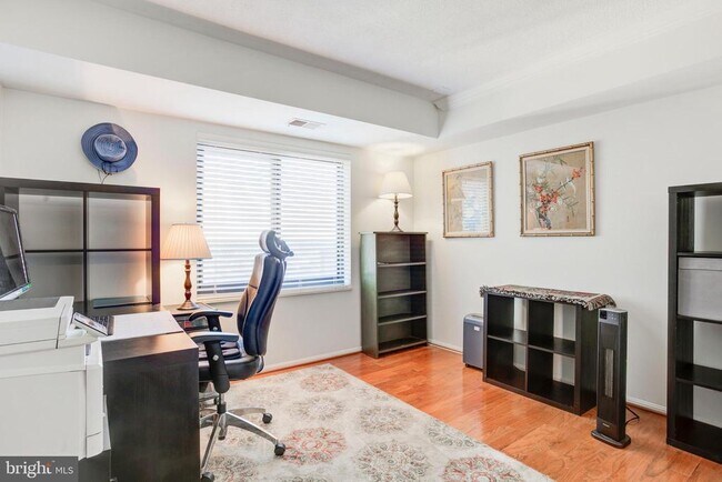 Building Photo - 307 Yoakum Pkwy