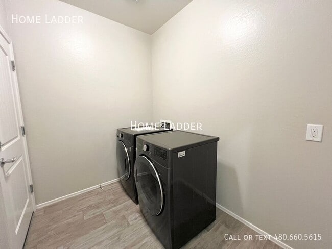 Building Photo - 3687 E Rakestraw Ln
