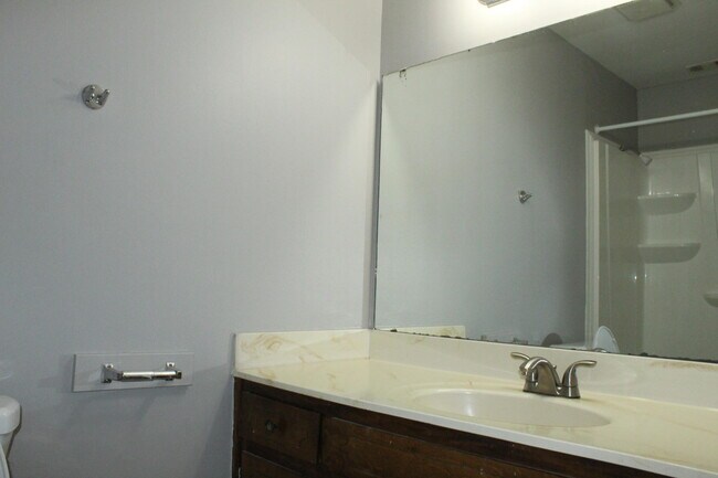 Building Photo - 446 Pheasant Run Dr