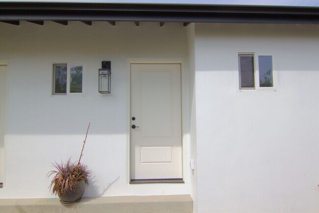 Building Photo - Harding Ave