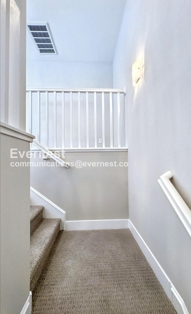 Building Photo - 404 Longden Ave