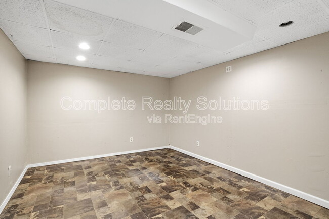 Building Photo - 10315 Monarch Dr