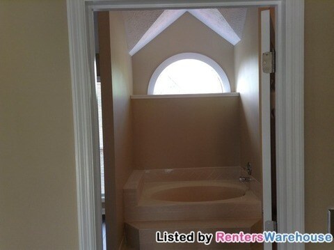 Building Photo - 1633 Oak Chase Ct