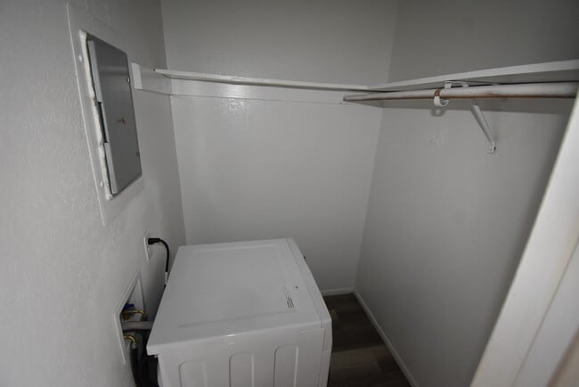 Building Photo - 152 E 21st St