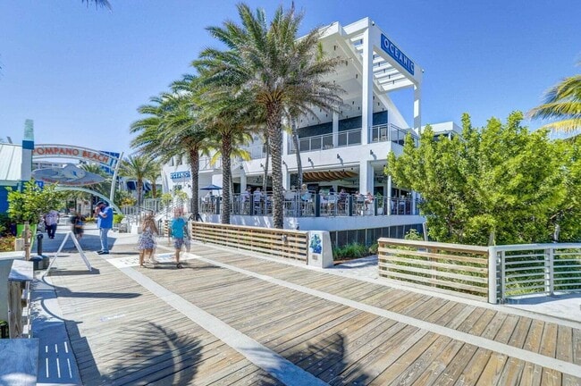 Building Photo - 100 SE 6th Ave