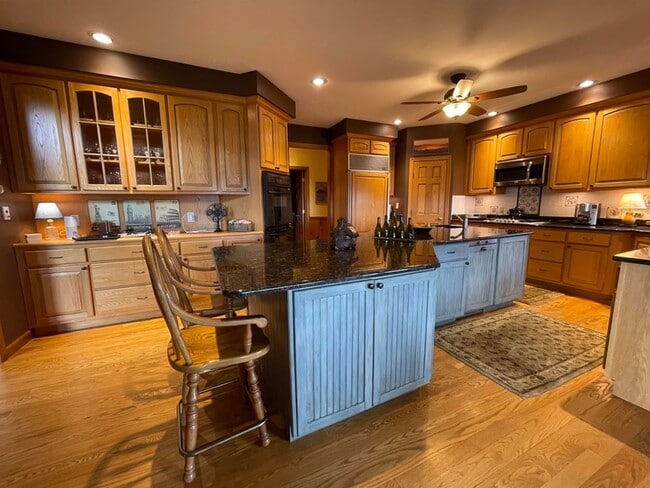 Building Photo - 21 Valley View Rd