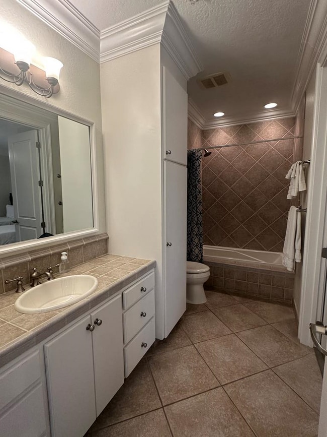 Building Photo - 211 Eagles Way