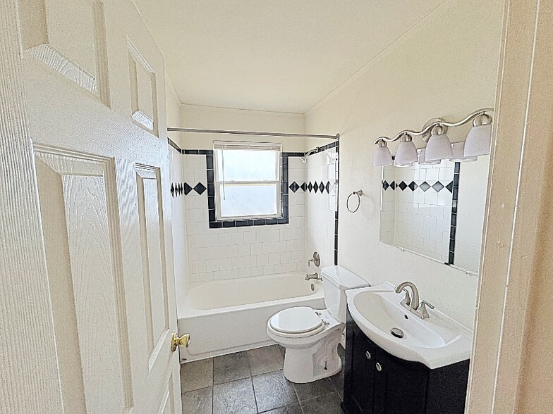 Building Photo - 129 N McEntire Ct