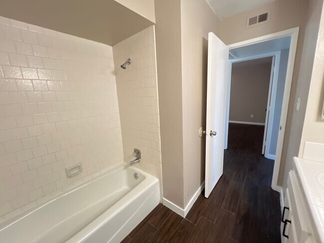 Building Photo - 6811 Klamath Way
