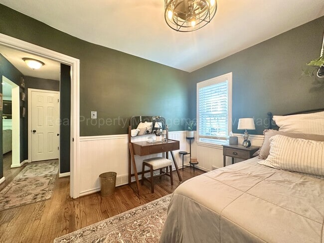 Building Photo - Updated 3-Bed Ranch Steps from Downtown Bi...