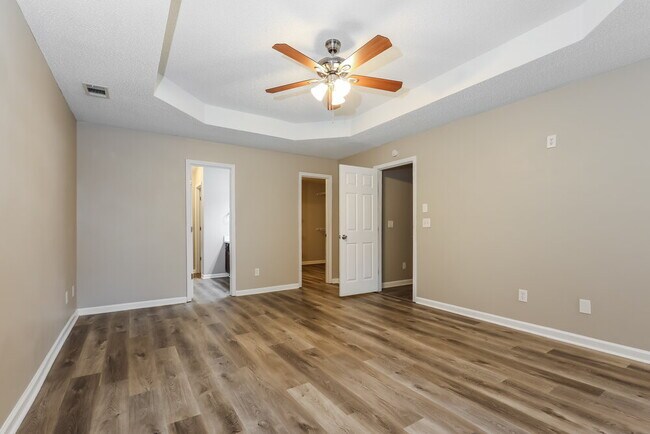 Building Photo - 916 Summit Park Trail