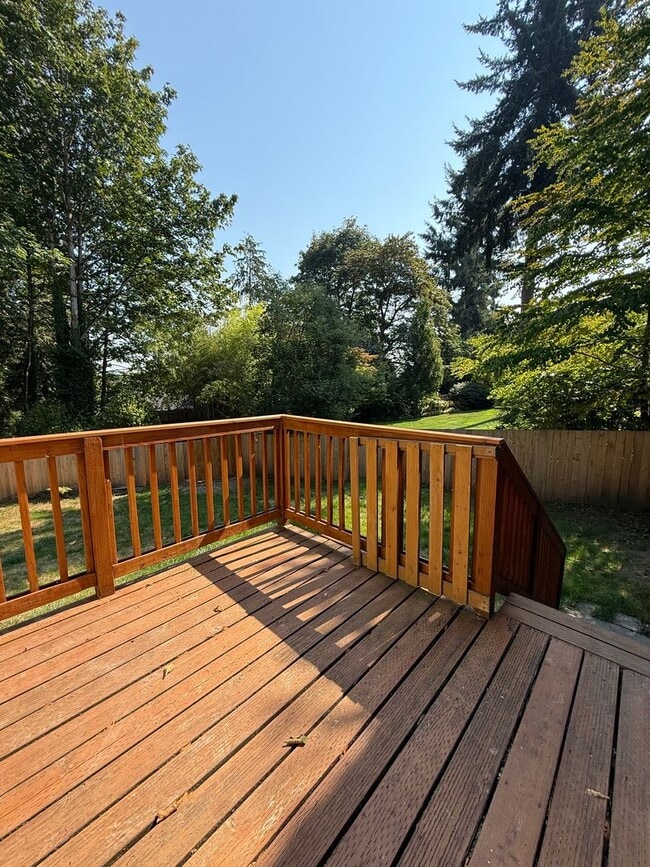Building Photo - Updated 2BR Townhome with Fenced Yard & Ga...