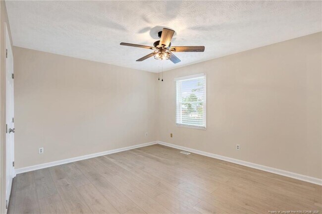 Building Photo - 1931 Daphne Cir