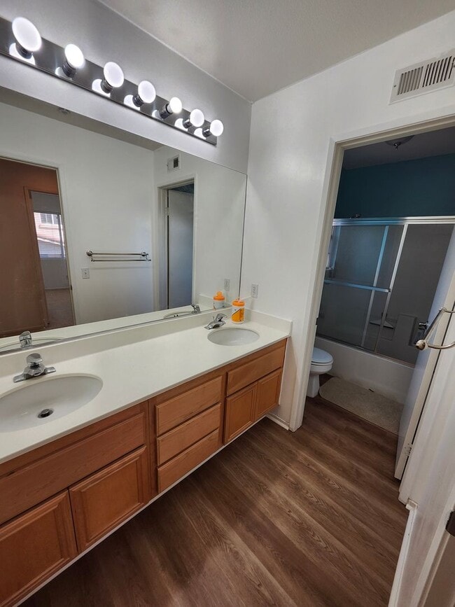Building Photo - Beautiful two-story in Hunter's Ridge