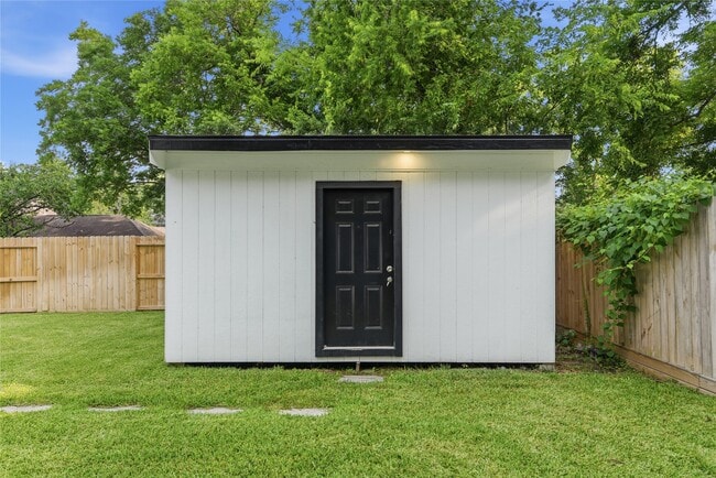 Building Photo - 9403 Spaulding St