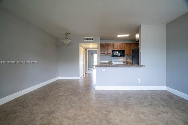 Building Photo - 1606 Meadows Cir W