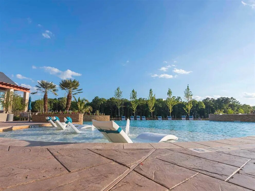 Building Photo - 20290 Park Lake View Dr