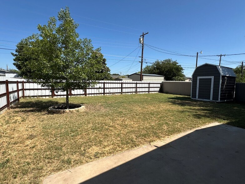Building Photo - 2110 Glenwood Dr