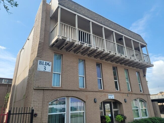 Building Photo - 215 Post Office Street Unit 302
