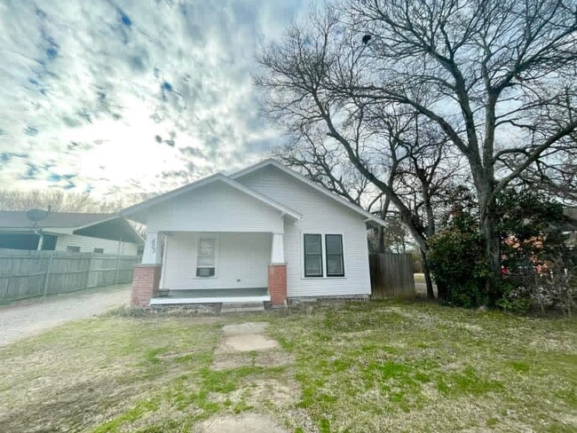 Building Photo - 823 G St NW