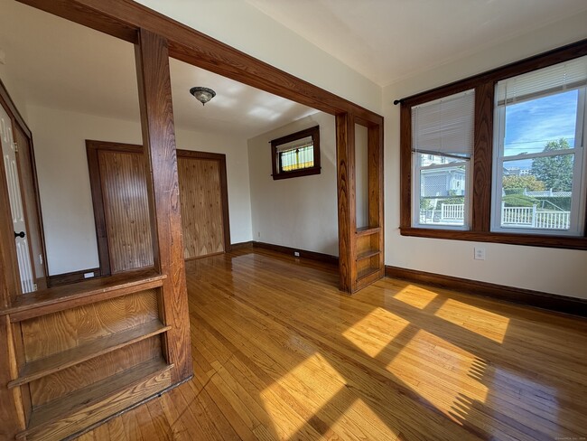 Building Photo - 556 Hawley Ave