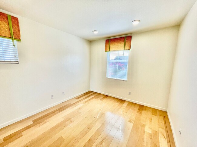 Building Photo - Perfect Shape Pleasanton Single Family Home