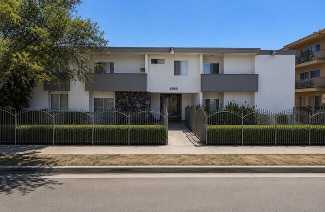 Building Photo - Fully Renovated 1BR in Van Nuys – Modern Kitchen + Parking
